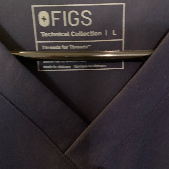 Figs slim Leon three pocket scrub top - Picture 3 of 3